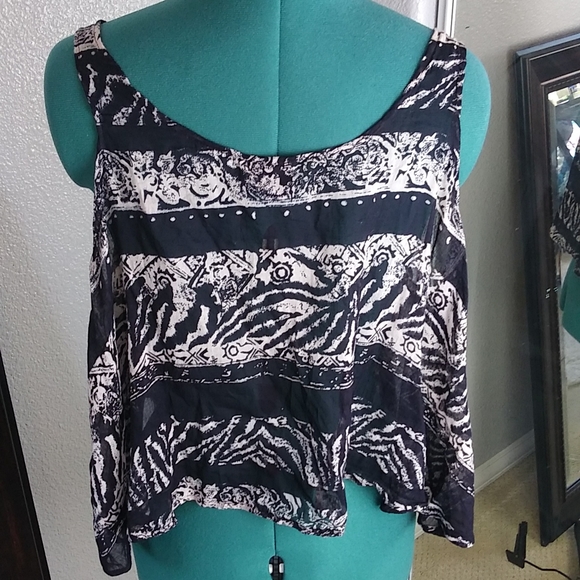 Urban Renewal Sheer Asymmetrical Crop Tank Size Small - Picture 5 of 6